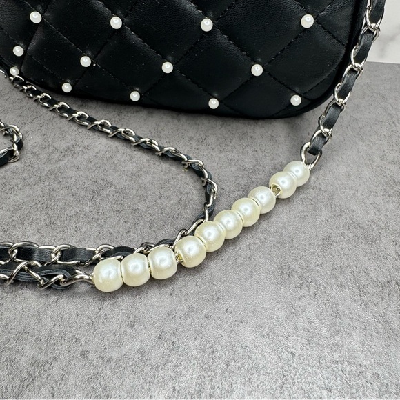 Badgley Mischka Black Vegan Leather Quilted Crossbody Pearl Chain - Picture 2 of 12